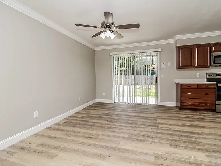 517 Sean Ct — Photo 4