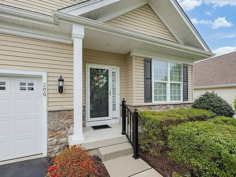 200 Gaston Ln — Photo 3