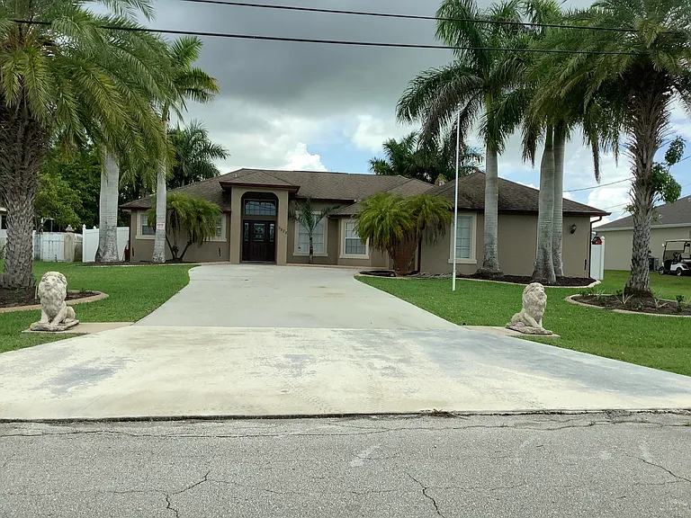 5828 NW Dana Cir — Photo 1