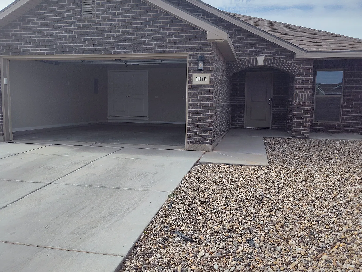 3 bed, 1450 sqft, $2,300 — Photo 3