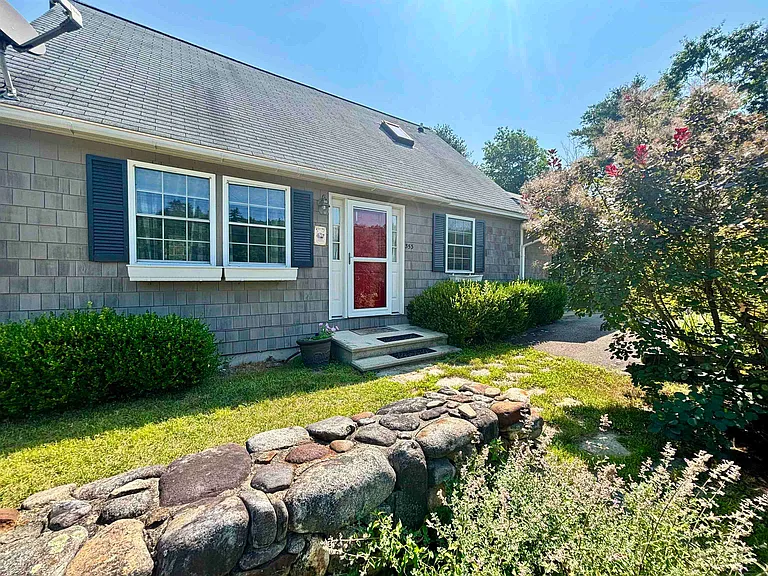 353 Forest Rd — Photo 1