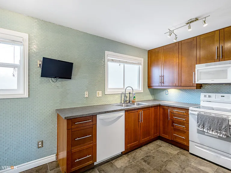 8443 Laurel St — Photo 20