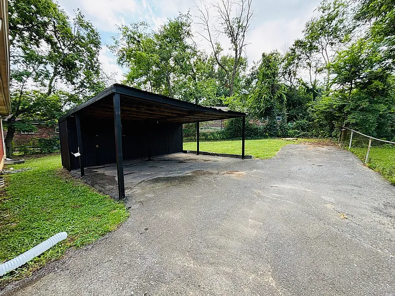 558 Roosevelt Ave — Photo 23
