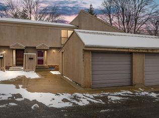 794 Oakbrook Ridge Dr, Rochester, MI 48307