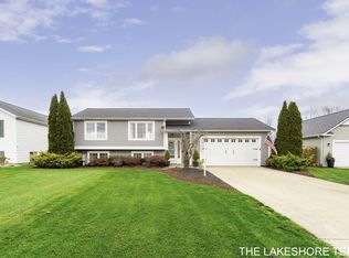 10259 Lynwood Ln, Zeeland, MI 49464