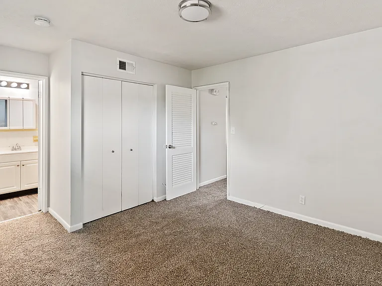 Parkway Plaza — Photo 12