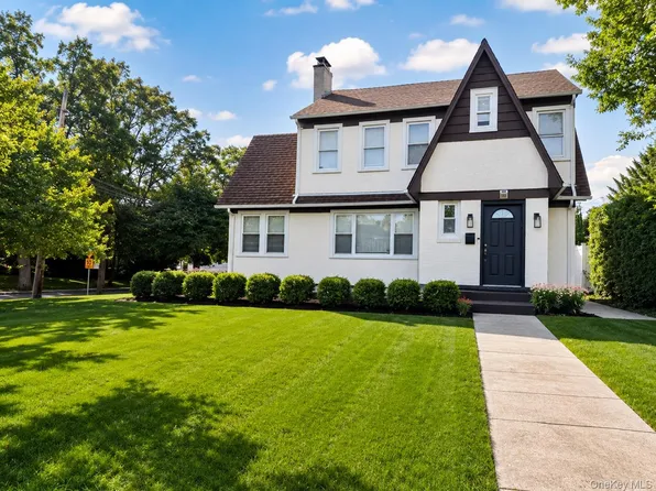 322 Westwood Rd, Woodmere, NY 11598