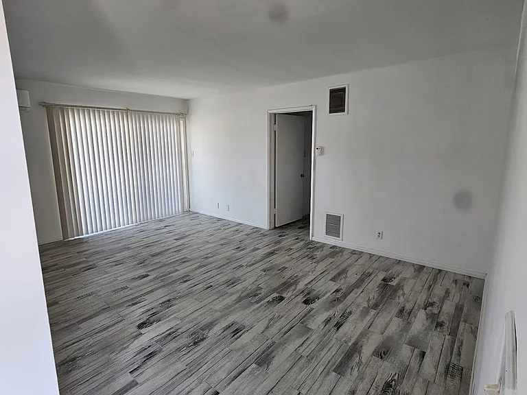 409 E Cedar Ave — Photo 2