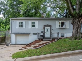 15 Riverview Ln, Bettendorf, IA 52722