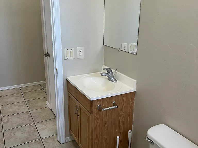 113 W Corona Rd #2 — Photo 21