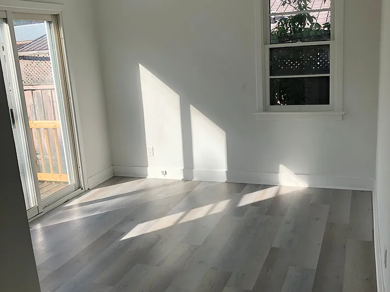 34 Cundles Rd E — Photo 9