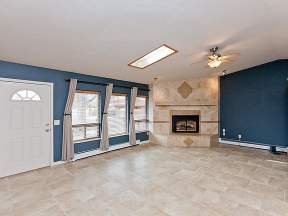 3rd image of 2440 Applewood Cir