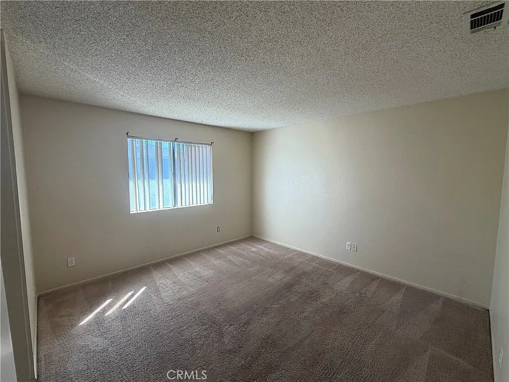 2 bed, 900 sqft, $1,750 — Photo 3