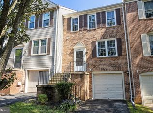 8881 Winding Hollow Way, Springfield, VA 22152