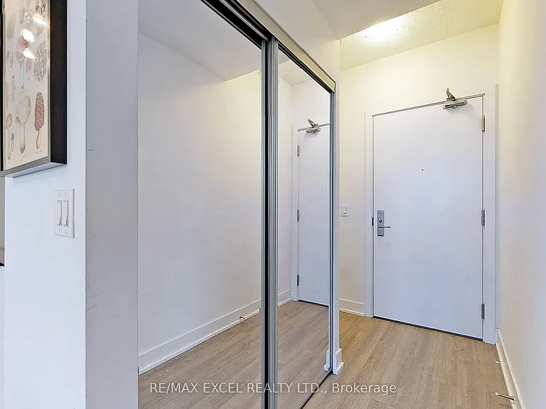318 Richmond St W #2505 — Photo 16