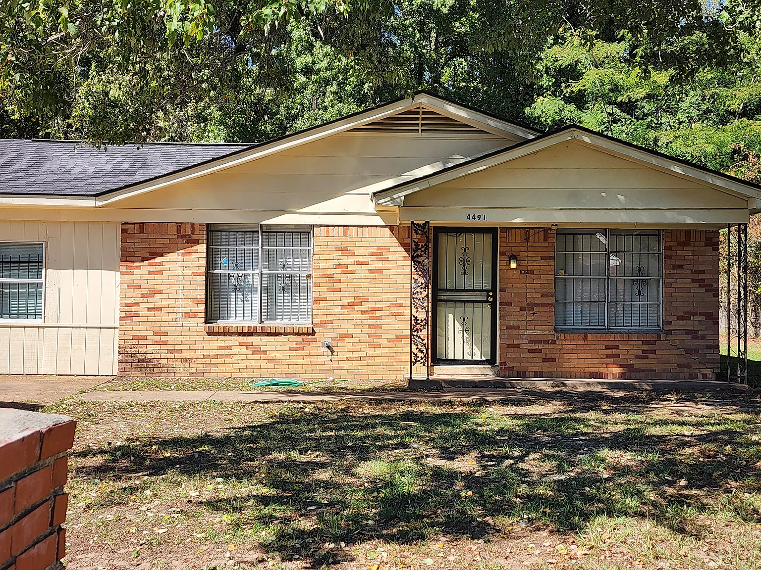 4 bed, 1.5 bath, 1389 sqft, $1,150 — Photo 1