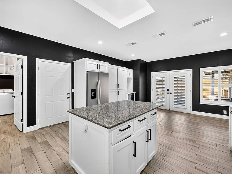 4910 Kingsboro Ct — Photo 18