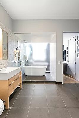 4th image of 27-28 Thomson Ave #335