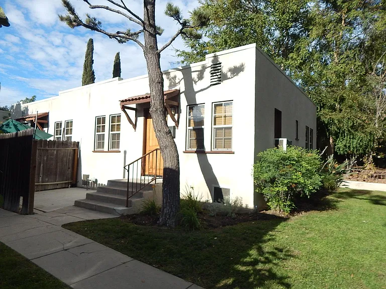 809 E Tujunga Ave — Photo 2