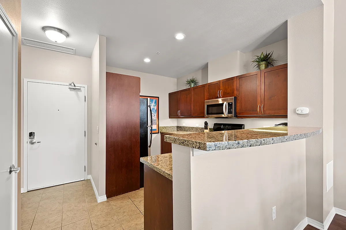 1 bed, 669 sqft, $4,300 — Photo 2