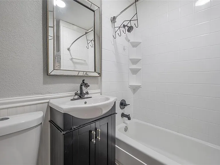 1222 E Curtis St — Photo 17
