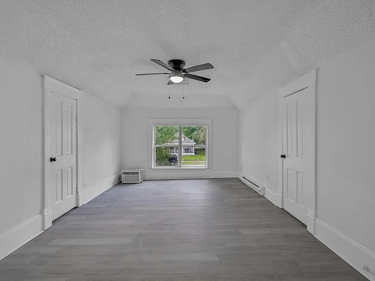 1128 W Broadway St — Photo 14