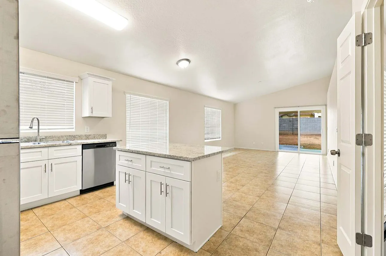 4 bed, 1516 sqft, $1,099 — Photo 3