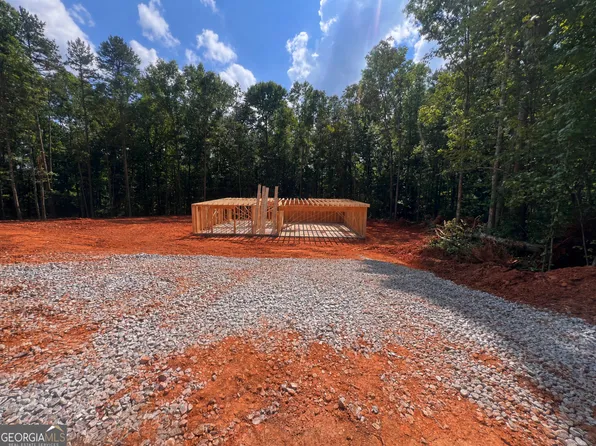 270 Stonington Dr, Mount Airy, GA 30563