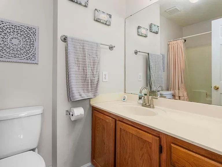1112 Trinity St #202 — Photo 16