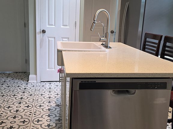 5th image of 18 Greenmount Terrace