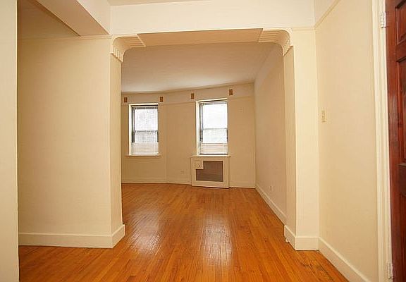 3rd image of 529 E 235th St APT 4B