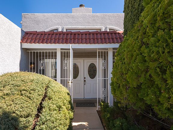 2nd image of 7809 Quintana Dr NE