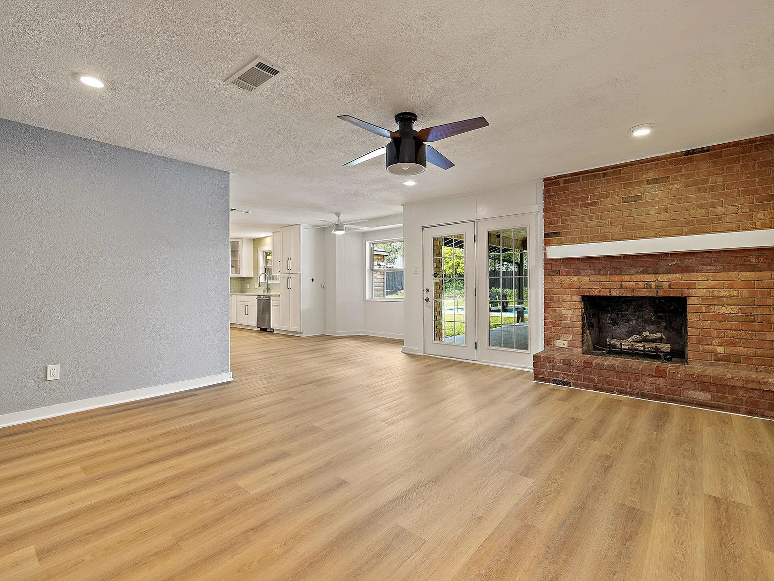 3 bed, 2.0 bath, 1668 sqft, $2,500 — Photo 4