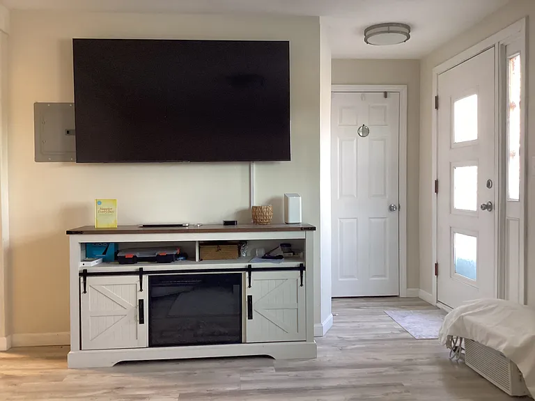 296 Lynn St #B — Photo 6