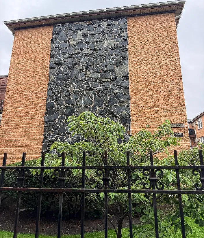 2 bed, 1300 sqft, $1,950 — Photo 1