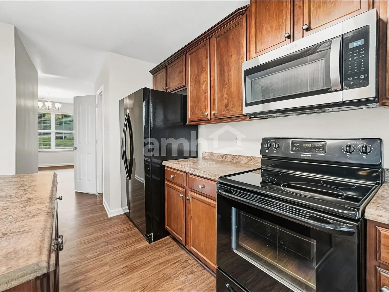 4 bed, 2.5 bath, 2233 sqft, $2,145 — Photo 3