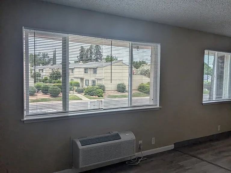 946 S Barrett Rd — Photo 1