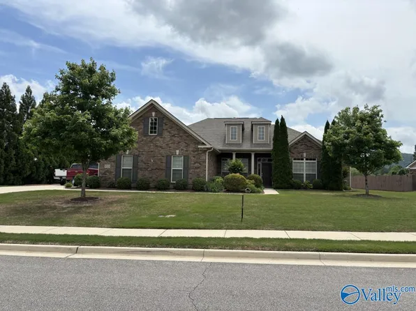 8528 Sedgebrook Dr, Owens Cross Roads, AL 35763