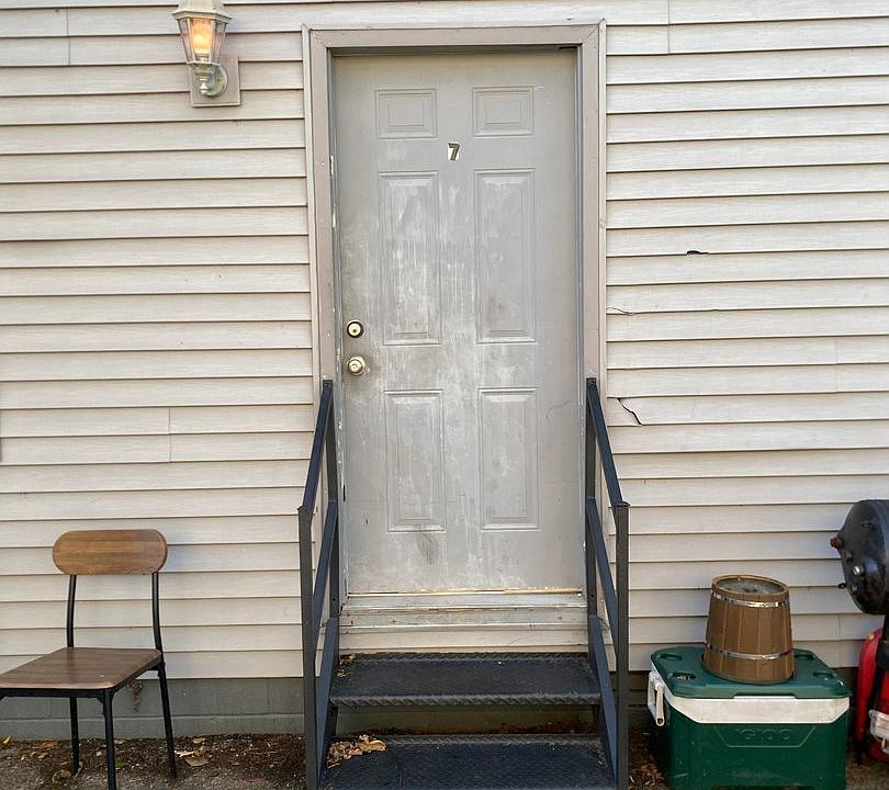 1st image of 422-426 W Jackson St #7