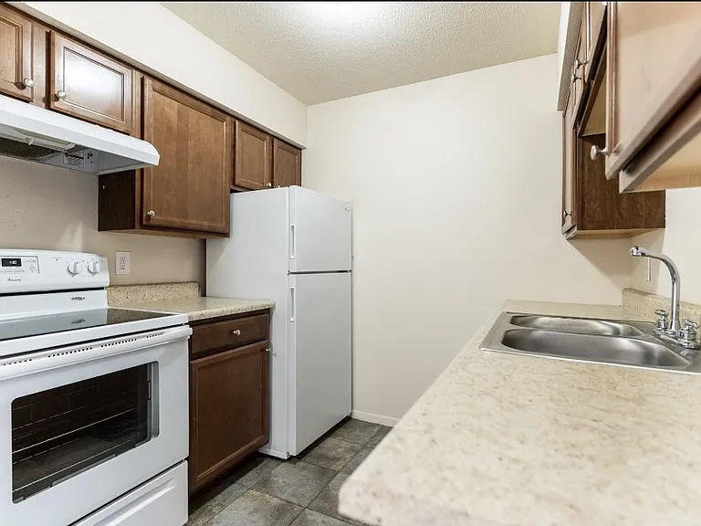 2700 W Forrest Hill Ave — Photo 4