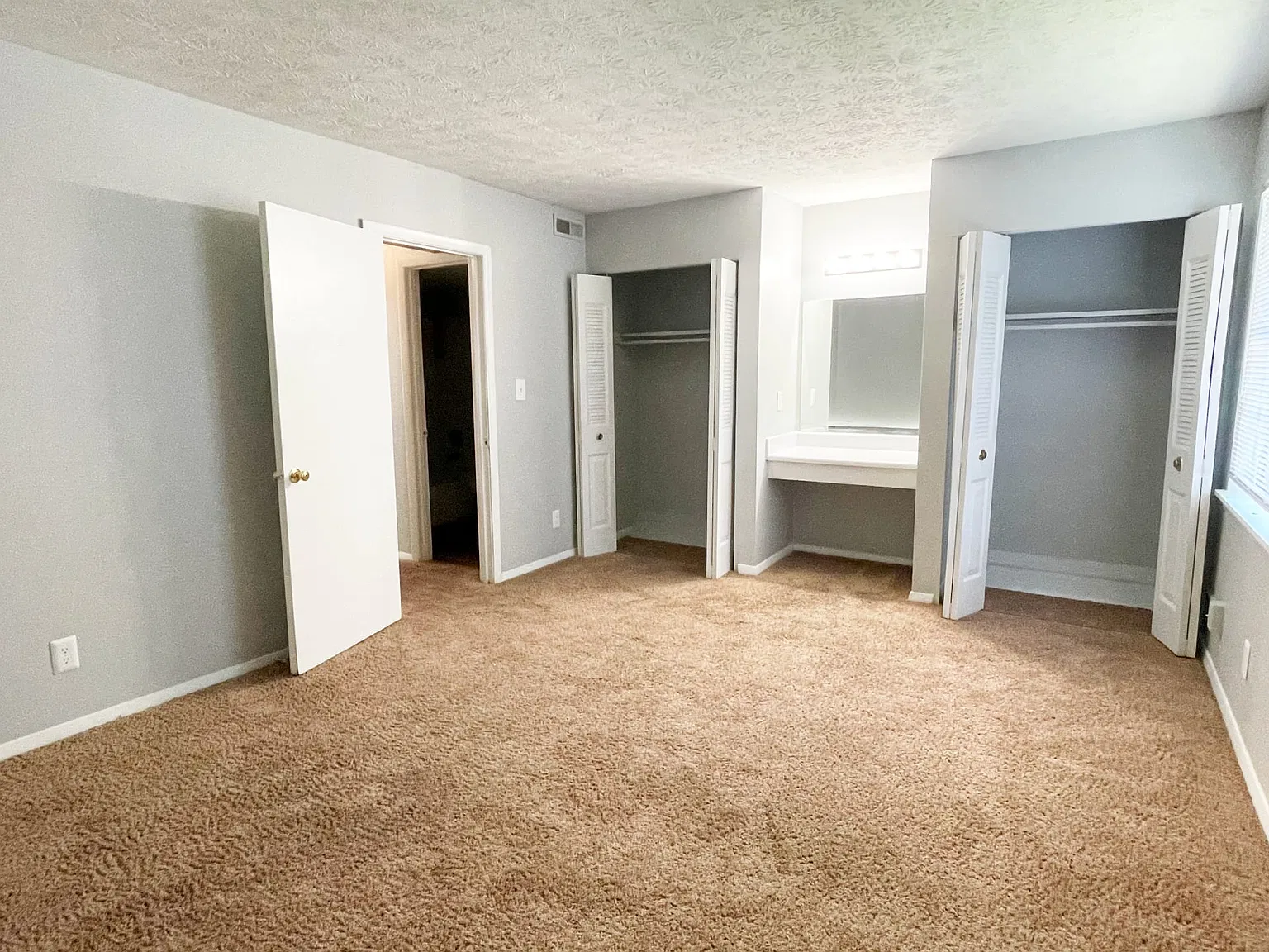 1 bed, 760 sqft, $975 — Photo 3