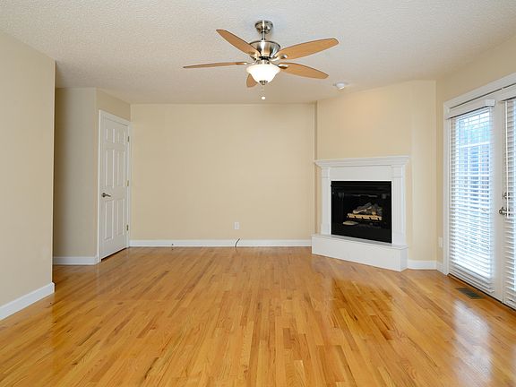 3rd image of 820 Liberty Bell Blvd APT 9