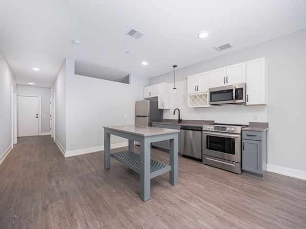 750 E Broad St #308
