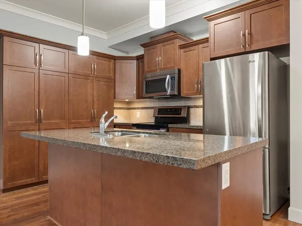 45750 Keith Wilson Rd #201, Chilliwack, BC V2R 0X3