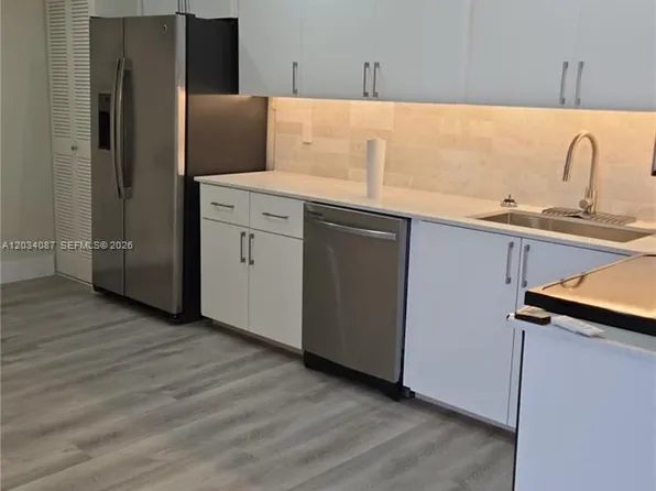 9124 Collins Ave APT 304, Surfside, FL 33154