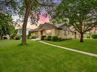 2145 N 118th St, Wauwatosa, WI 53226