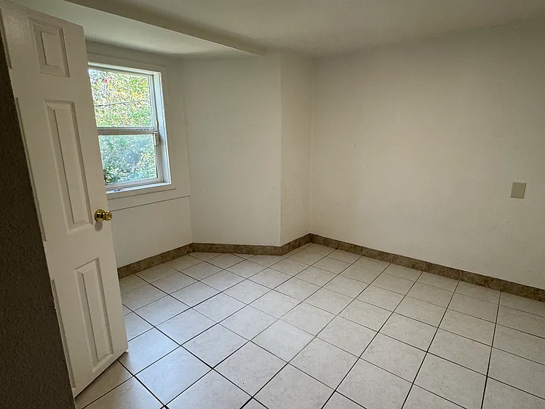 269 E Saint James St #B — Photo 7
