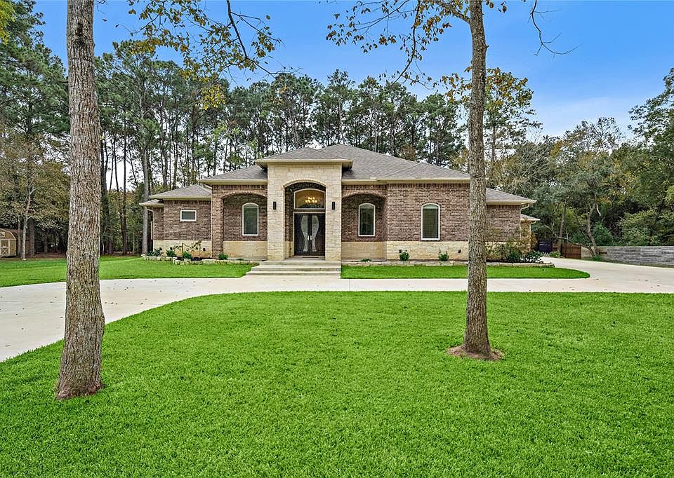 1st image of 2202 Oleander Dr