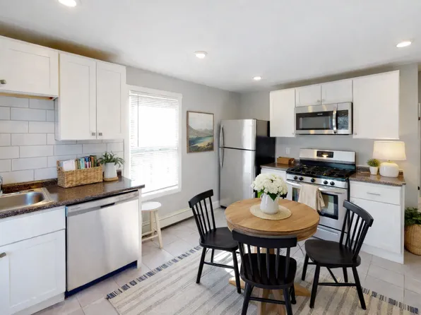 2-4 Pollard St, Lowell, MA 01852