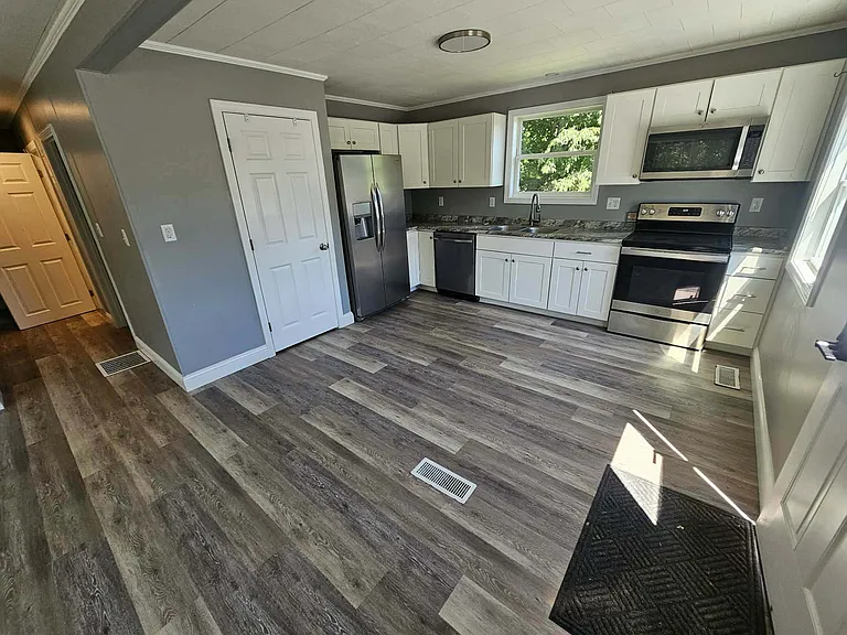 860 Forest Ave — Photo 4